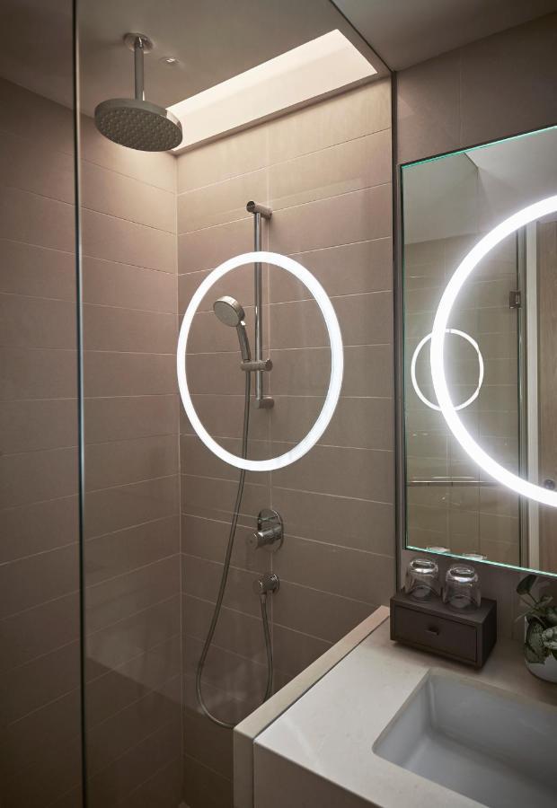 מלון Amari קואלה לומפור מראה חיצוני תמונה LED shower light